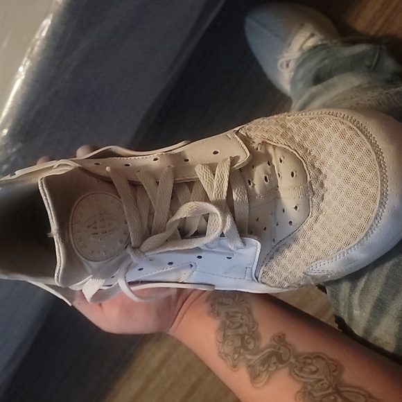 Nike Air Huaraches - Picture 3 of 7